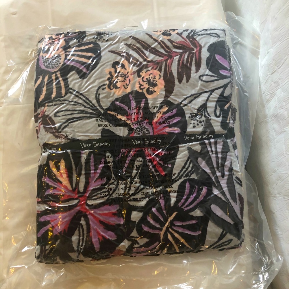 Vera Bradley plush throw tropical new in package